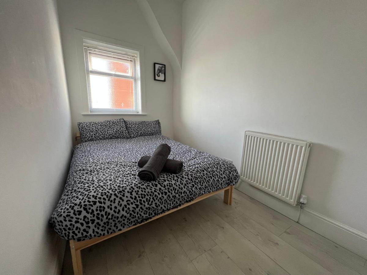 Safari Apartment, Free Parking, 10Min Walk To Blackpool Tower, Sleeps 12 Exterior foto