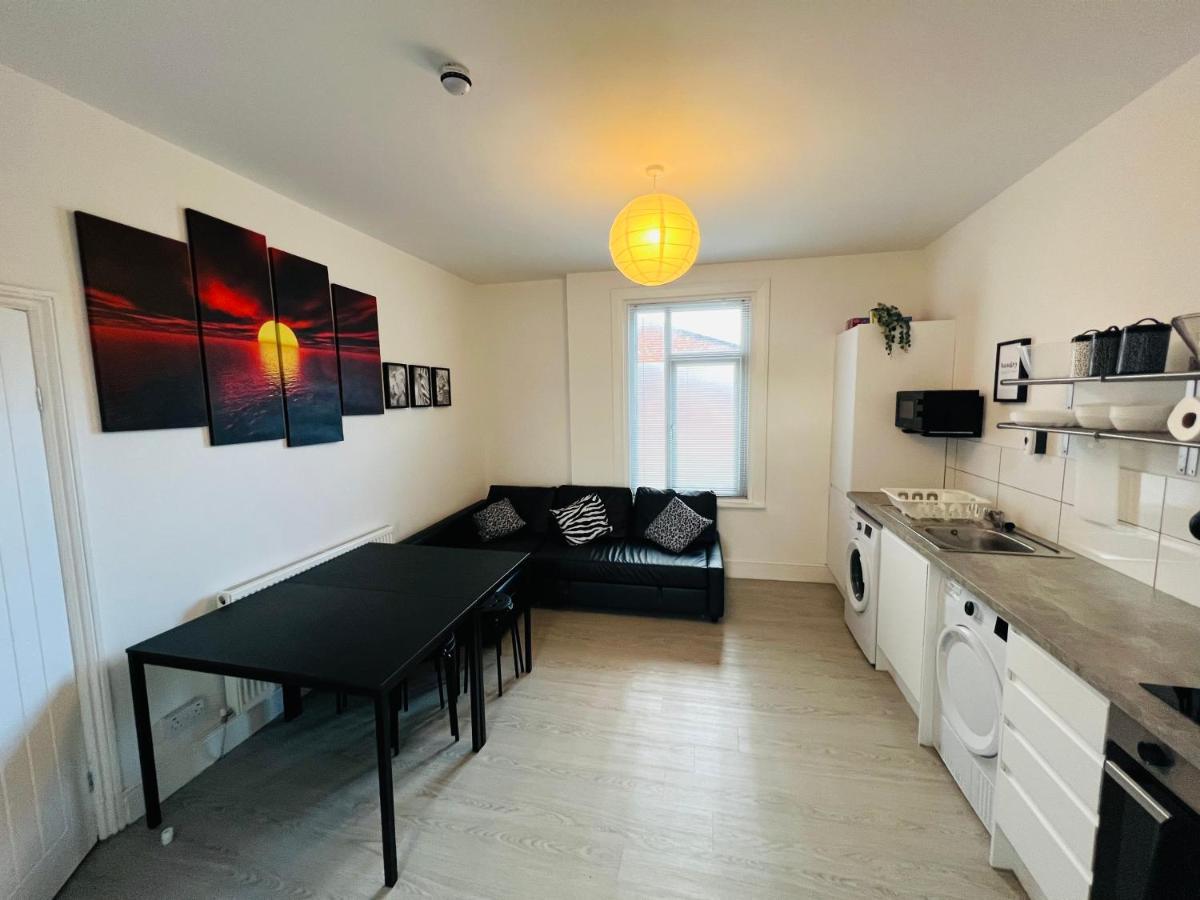 Safari Apartment, Free Parking, 10Min Walk To Blackpool Tower, Sleeps 12 Exterior foto